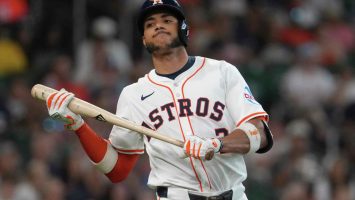 Alerta en la MLB: Jeremy Peña, figura dominicana de los Astros, sale lesionado en Toronto