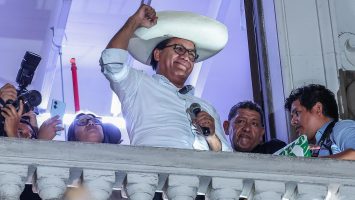 Sánchez se declara «confiado y optimista» pero pide esperar a completar escrutinio en Perú