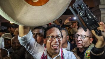 La distancia entre Sánchez y Fujimori baja a 20,000 votos, con 97 % del escrutinio en Perú