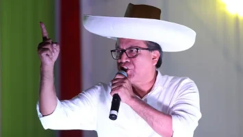 Ventaja de Sánchez sobre Fujimori baja a 19,894 votos en recta final de escrutinio en Perú