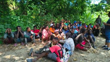 Patrullas del Ejército interceptan a un grupo de 49 haitianos indocumentados