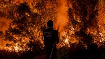 Turquía combate más de cien fuegos activos
