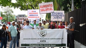 «No queremos bombas»: Agropecuarios vuelven a las calles en protesta por aumento salarial