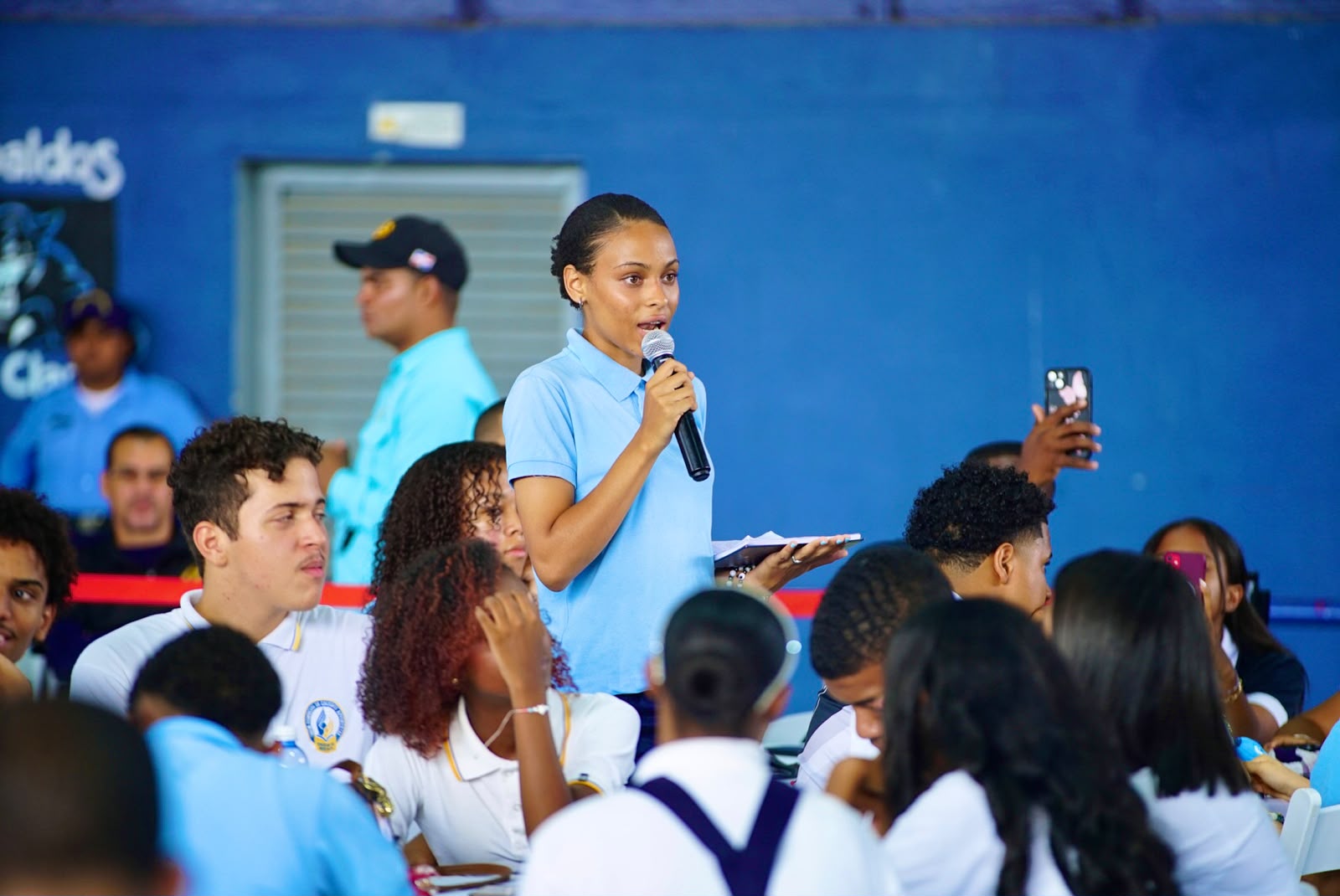 Abinader escucha inquietudes estudiantes de Samaná y anuncia acciones para fortalecer la educación (4)