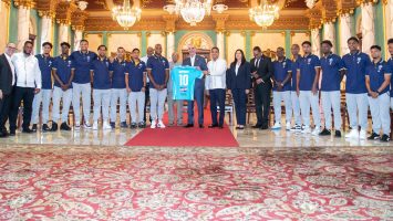 Abinader recibe en Palacio Nacional al Salcedo Fútbol Club tras ganar el campeonato nacional de la LDF