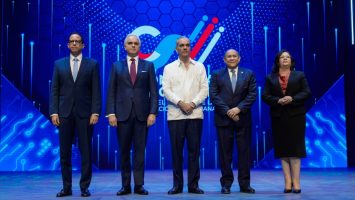 Abinader recibe informe de la Consulta Nacional sobre Educación y asume compromiso de convertirlo en políticas públicas