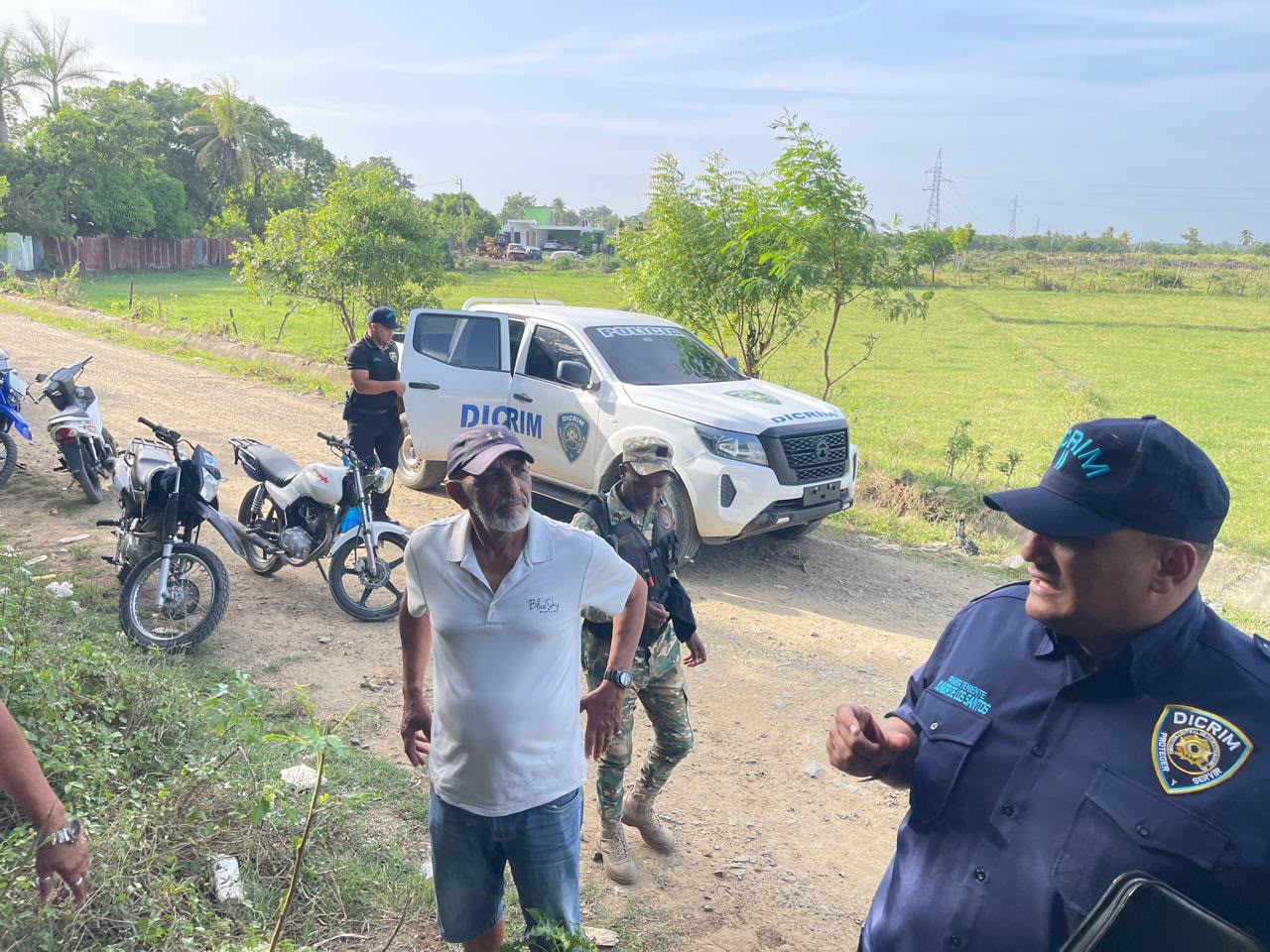 Autoridades investigan hallazgo de medicamentos abandonados en un canal de riego en Dajabón (1)
