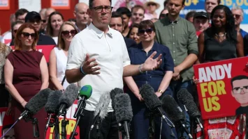 Burnham lidera carrera por el Partido Laborista británico
