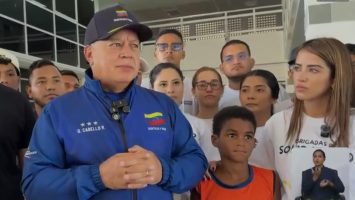 Diosdado Cabello arremete contra alcalde de Panamá y califica de «miserable» el «rastreo» de ayuda humanitaria