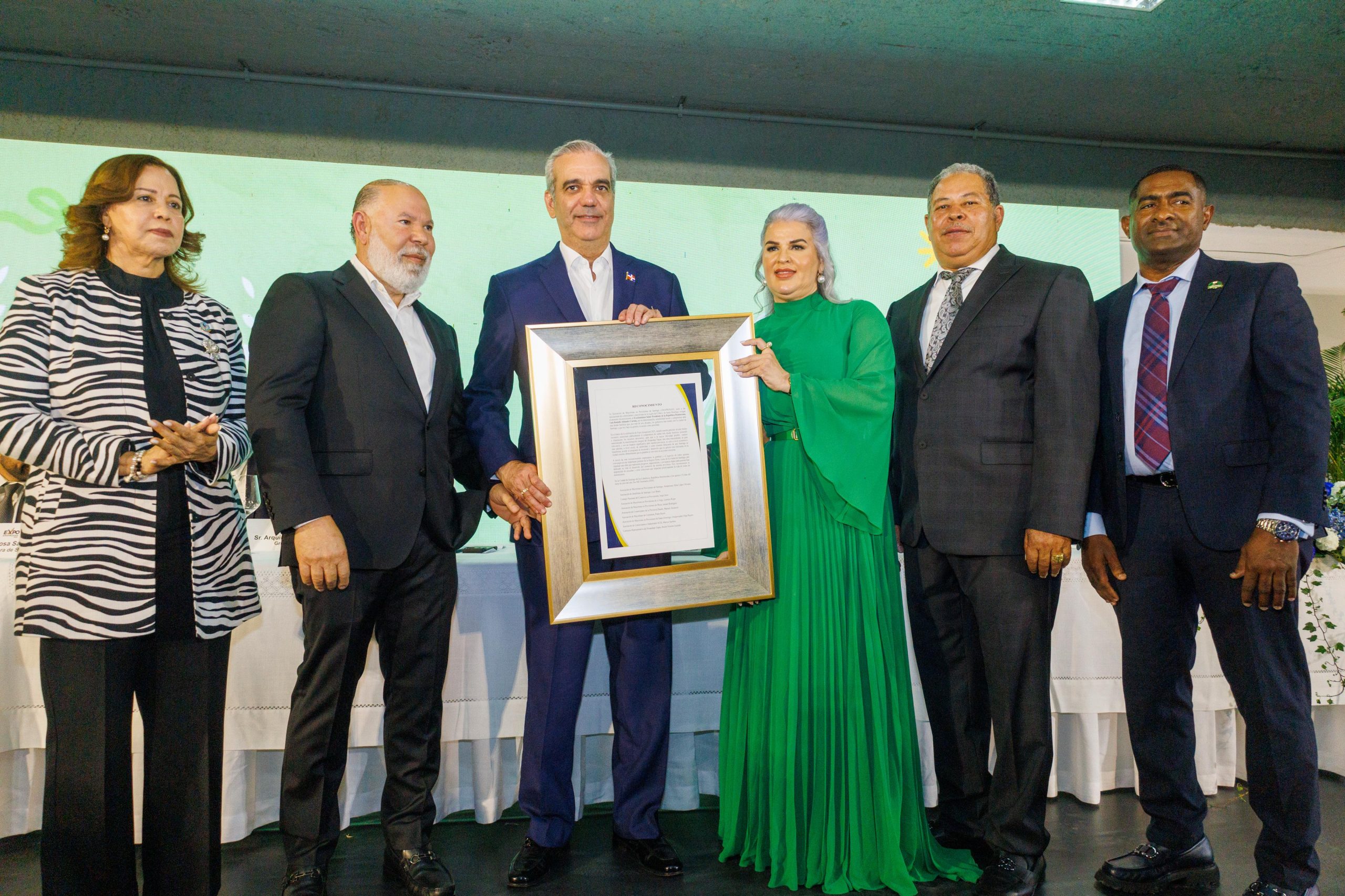 Comerciantes reconocen a Abinader por priorizar transformación del Hospedaje Yaque (2)