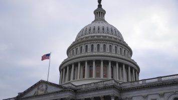 Senado de EE.UU. rechaza resolución que buscaba limitar la guerra de Trump contra Irán