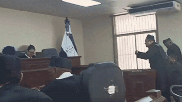 Corte decidirá el 28 de agosto si revoca permiso laboral a exembajador Santana Cuevas