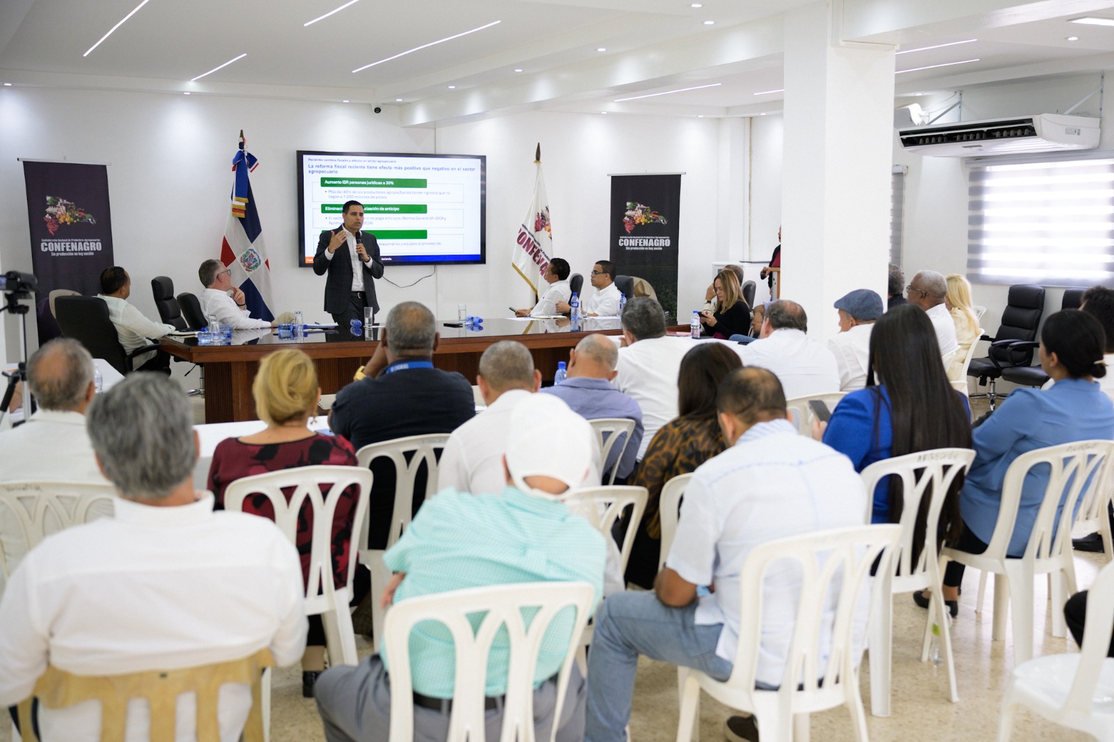 Economista Juan Ariel Jiménez asegura que el sector agrícola necesita políticas públicas que garanticen la productividad (2)