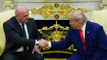 Presidente Aoun urge a Trump a que Israel se retire por completo del Líbano