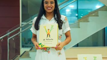 La escritora de la diáspora Esther A. Castillo presenta el libro infantil “V de valiente”