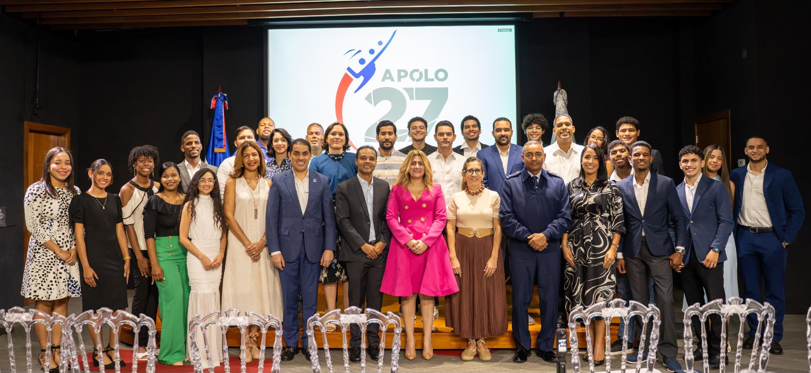 Personalidades durante reconocimiento el aportes a Apolo 27 (Foto: Intec)