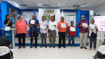 Alianza de ONGs gradúa a primeros guías intérpretes para personas con sordoceguera
