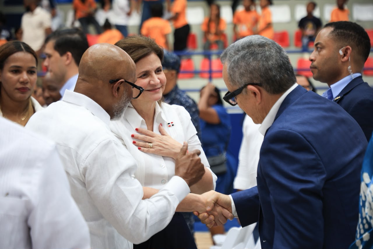 Raquel Peña entrega nuevas obras e inicia proyecto de agua potable en La Romana (1)