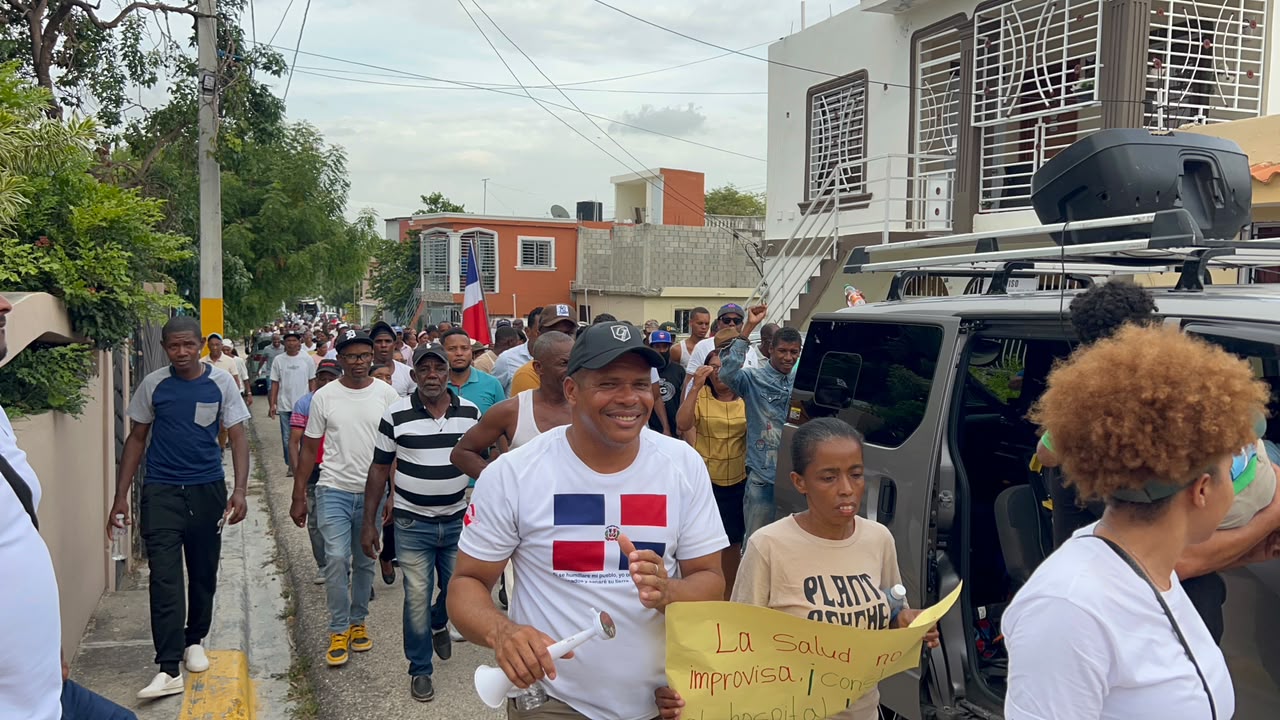 Residentes de Vallejuelo marchan en demanda de obras y servicios (3)