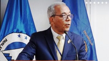 Parlacen crea concurso de cuentos en honor al profesor Juan Bosch
