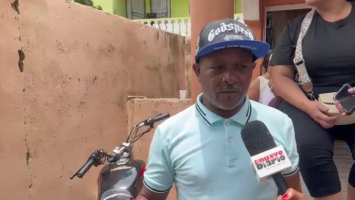 Abuelo de joven ultimado por policía: “Porque no encontraron dinero fue que lo mataron”