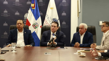 Gobierno y Anadegas acuerdan mantener uso de tarjetas en estaciones de combustibles mientras buscan solución