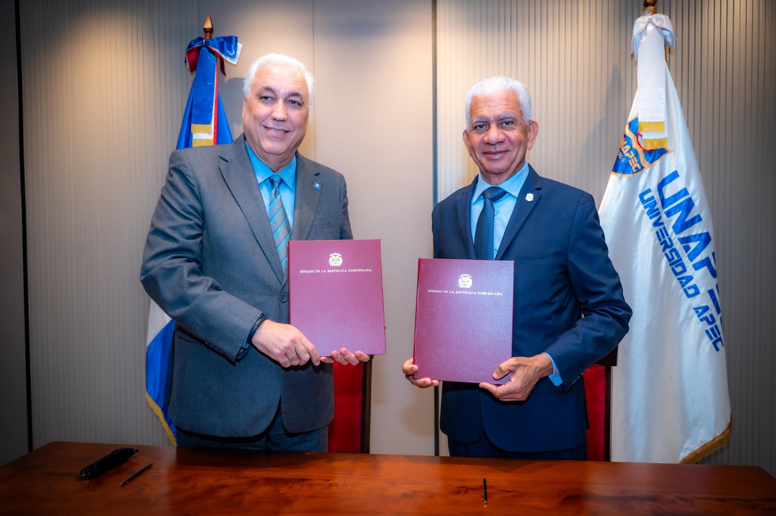 Senado firma alianza con Unapec para fortalecer formación de su personal y servicios bibliotecarios (2)