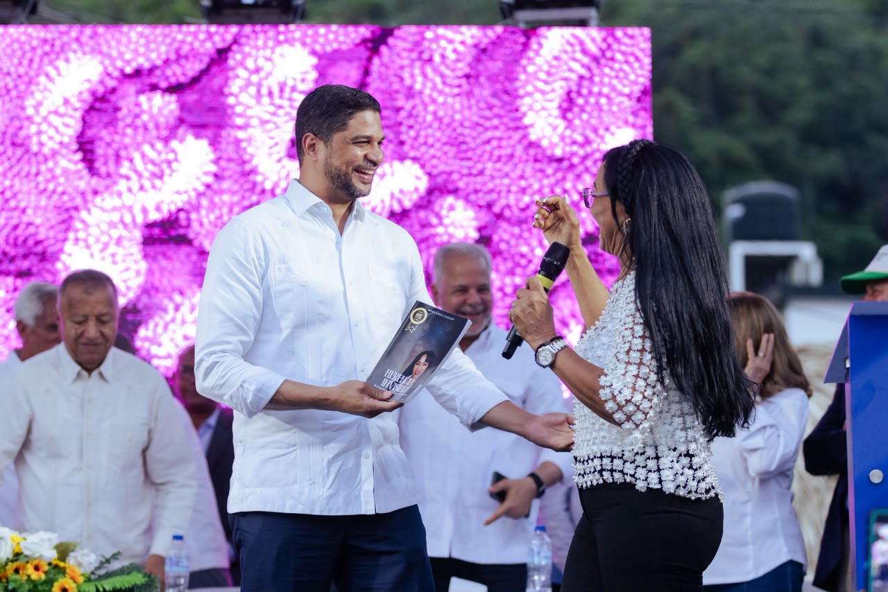Senador Gustavo Lara destaca potencial ecoturístico de Los Cacaos en su centenario (5)