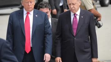 Donald Trump llega a Ankara para la cumbre de la OTAN bajo un amplio dispositivo de seguridad