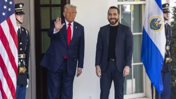 Trump recibe a Bukele tras aval para buscar un tercer mandato