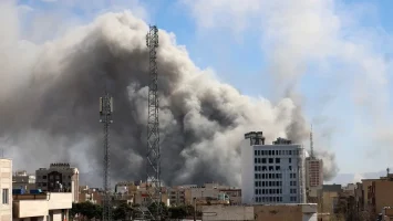EE. UU. lanza un ola de ataques contra Irán por quinto día consecutivo
