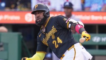 Ozuna pega cuadrangular y Piratas barren su serie de fin de semana ante Cerveceros