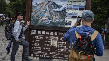 Fallece excursionista suizo en el monte Fuji y rescatan mujer de 99 años