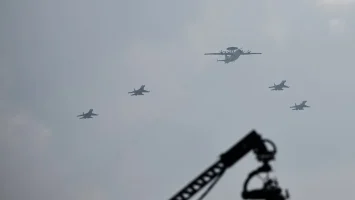 China despliega maniobras militares con fuego real frente a Taiwán