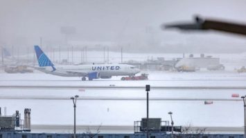 Tormentas provocan cancelaciones y retrasos masivos de vuelos en aeropuertos de Nueva York