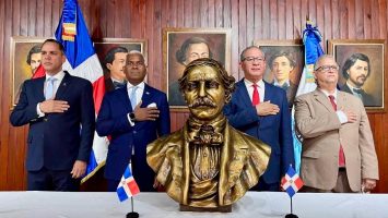 Embajada de RD en Arabia Saudita recibe bustos del Instituto Duartiano; develarán segunda escultura del prócer en África