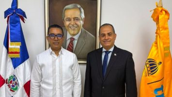Senador por Bahoruco gestiona transporte estudiantil para distrito municipal El Palmar