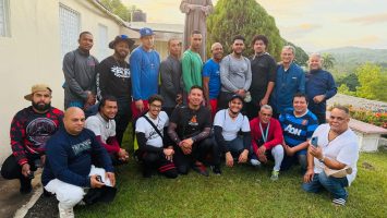Peregrinos recorren más de 130 kilómetros desde La Vega hasta SD en caminata “7 Días con Jesús 2026”