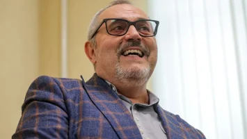 Ex aspirante presidencial ruso reaparece en París tras salir de Moscú