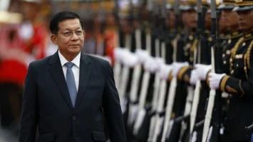 Tailandia recibe con honores al líder golpista de Birmania