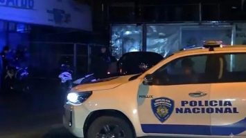 Muere hombre tras recibir impacto de bala en parqueo de plaza comercial en La Vega