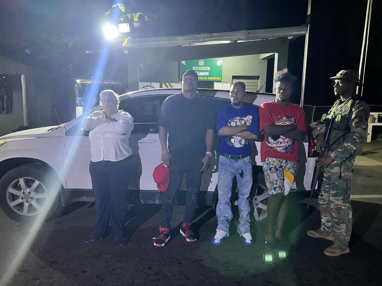 Detienen abogada con tres haitianos en condición migratoria irregular en Valverde