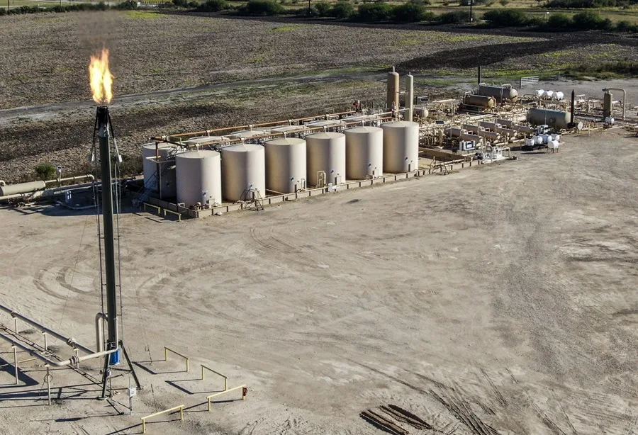 Petróleo de Texas sube 3,8 %, hasta 103,27 dólares, por temor a escalada en Oriente Medio