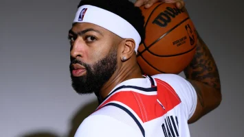 Anthony Davis debuta con 34 puntos y despierta la ilusión en Washington