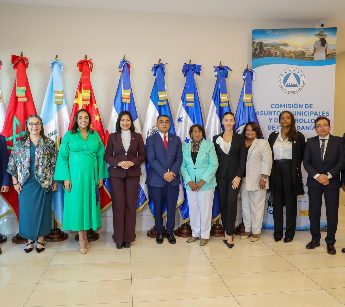PARLACEN impulsa liderazgo femenino municipal