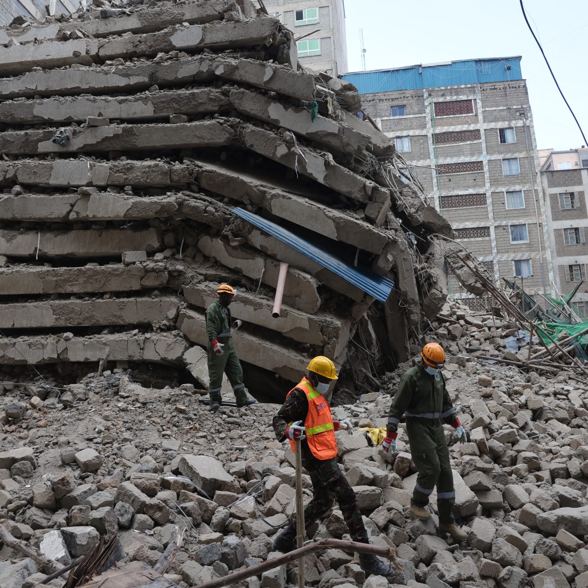 Un edificio de al menos diez pisos se derrumba en Nairobi y se teme por posibles víctimas
