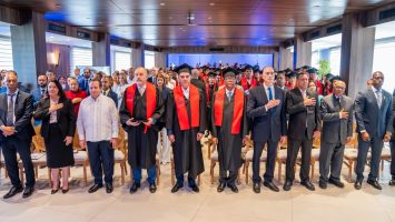 Abinader encabeza graduación Máster en Derecho Administrativo y Gestión Municipal dedicado a su padre