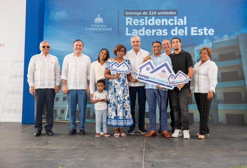 Banreservas financia 197 de los 224 apartamentos entregados por Abinader en  Laderas del Este