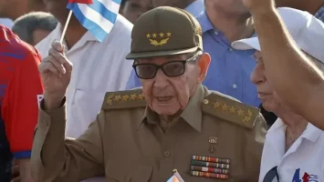 Cuba defiende a Raúl Castro ante orden de arresto