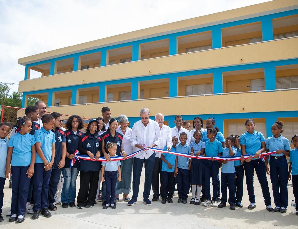 Abinader entrega escuelas para beneficiar 770 estudiantes de Batey Soco y Boca de Cumayasa, SPM